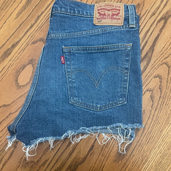 Levi's Pants - Levi's Blue Frayed Hem Shorts sz. 29